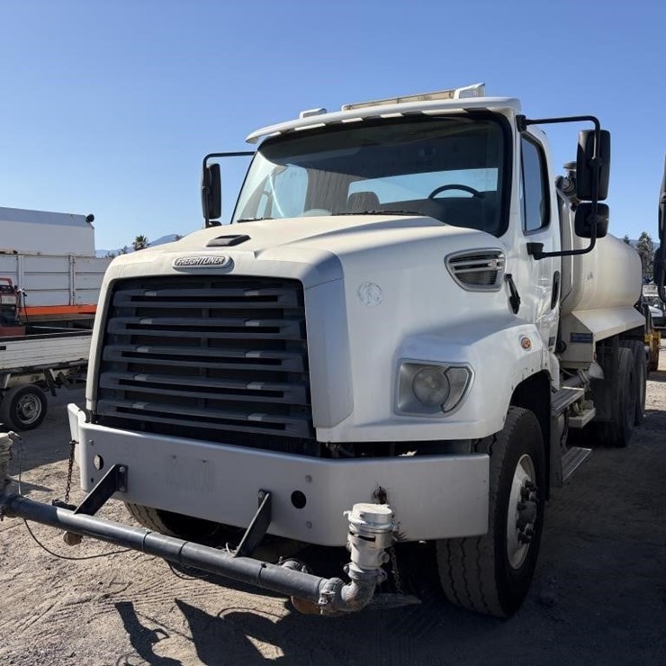 2012 FREIGHTLINER 114SD