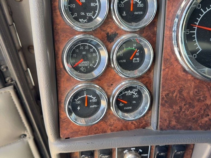 2005-kenworth-w900-image-43