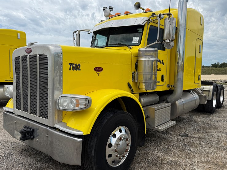 2014-peterbilt-389-image-1