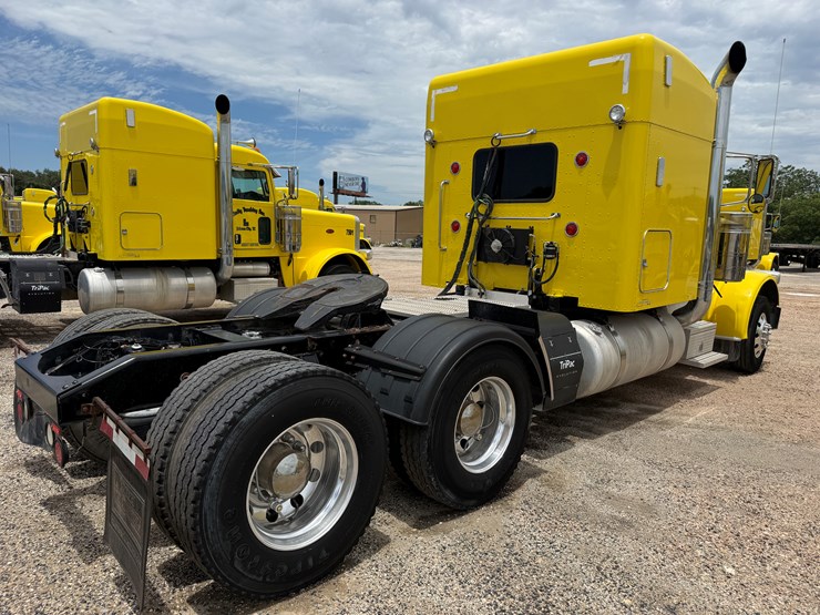 2014-peterbilt-389-image-5