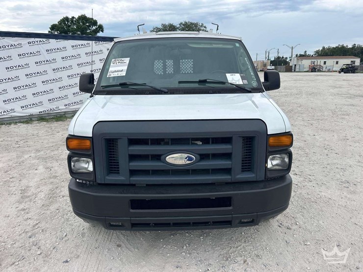 2014-ford-cargo-image-21