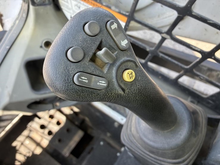 2019-bobcat-t595-image-13