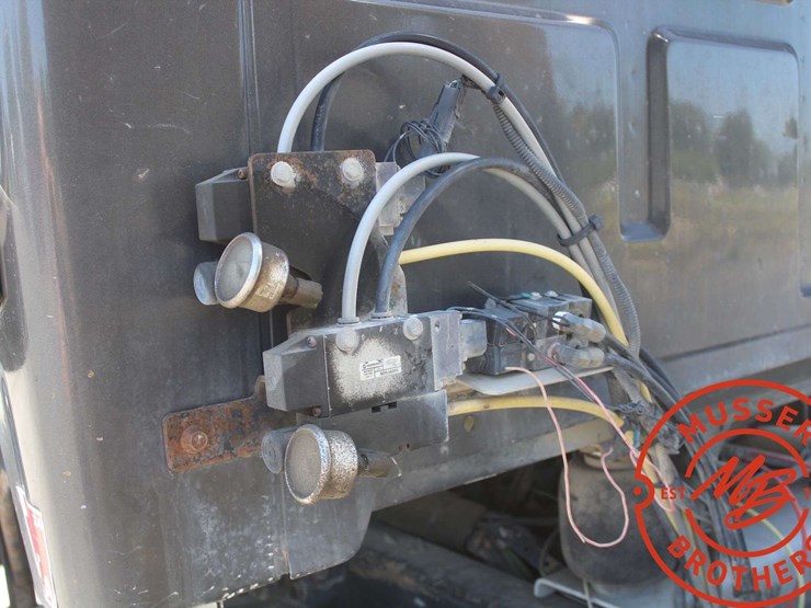 2006-sterling-l9500-image-36