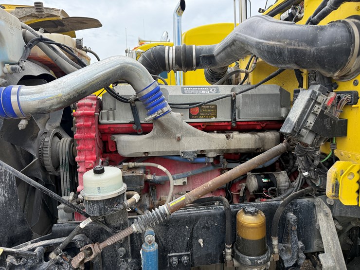 2015-peterbilt-389-image-9