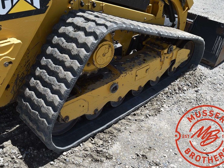 2017-caterpillar-d2-image-24