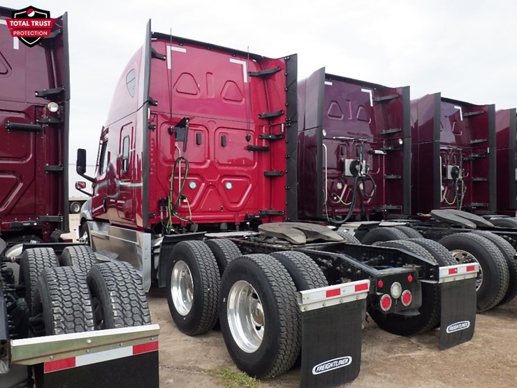 2022-freightliner-cascadia-126-image-14