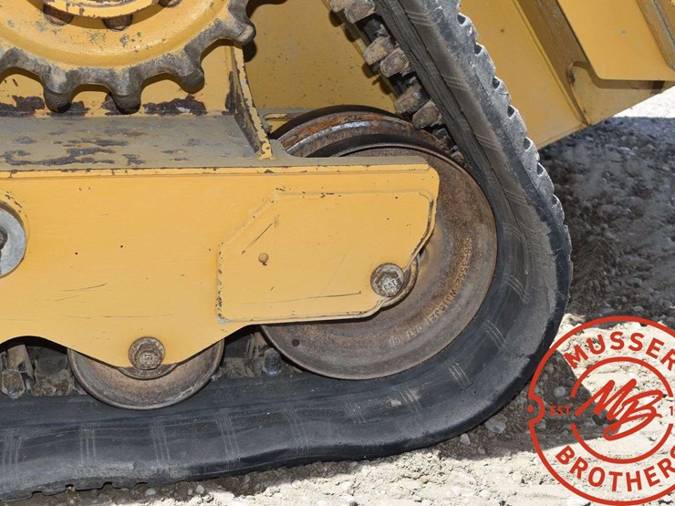 2018-caterpillar-d2-image-32