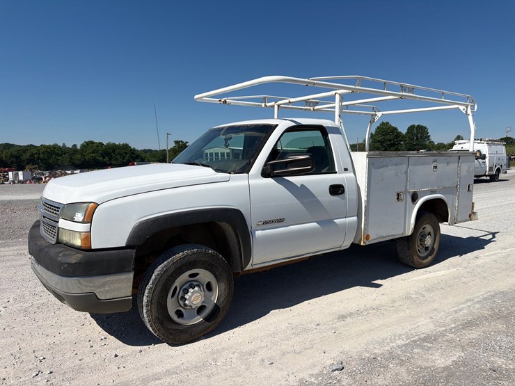 2005-chevrolet-2500hd-image-1