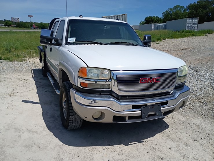 2005-gmc-sierra-2500-image-14