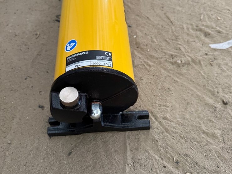 #1072-•-enerpac-hydraulic-hand-pump-image-5