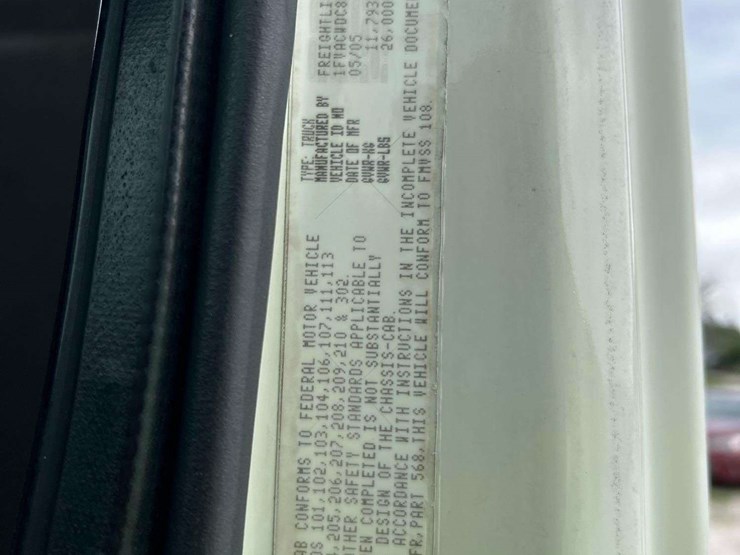 2006-freightliner-m2-106-image-5