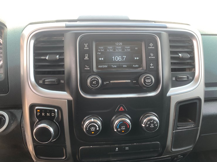2019-ram-1500-classic-image-9