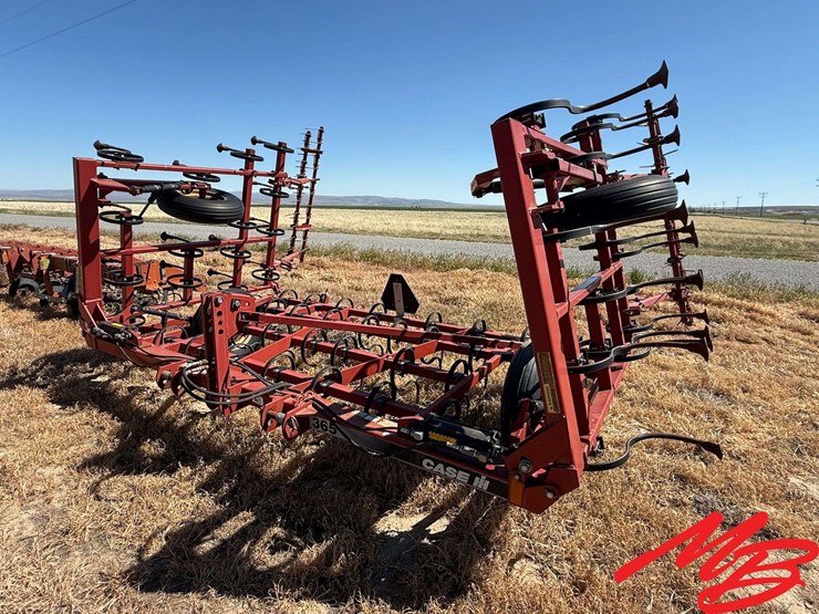 case-ih-365-image-1