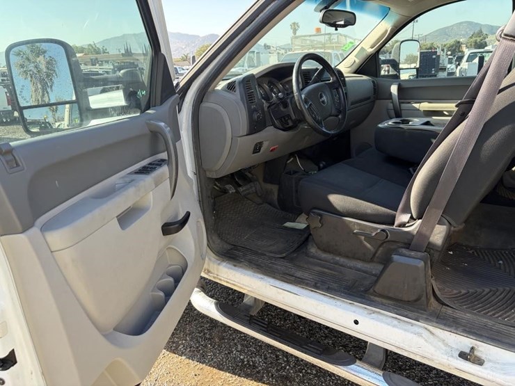2012-gmc-2500hd-image-12