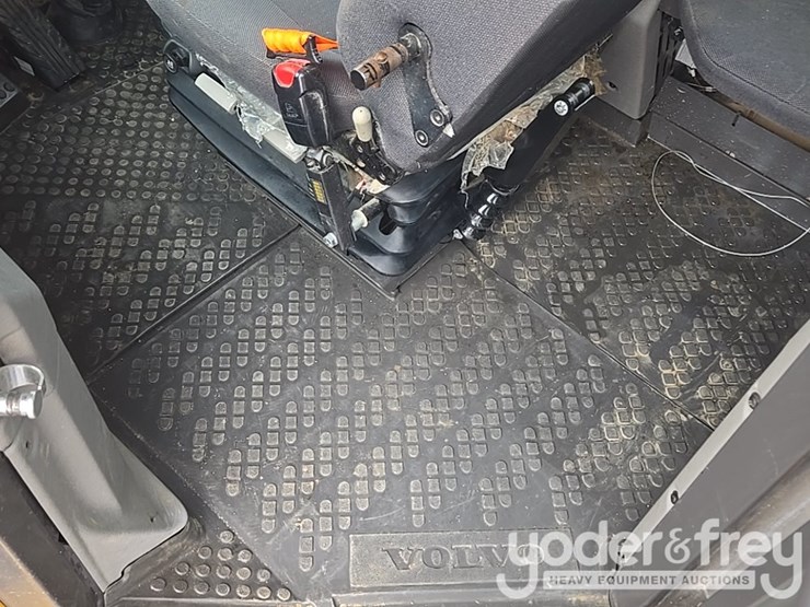 2023-volvo-a25g-image-41