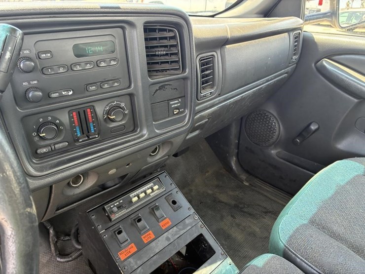 2003-chevrolet-silverado-2500-image-16