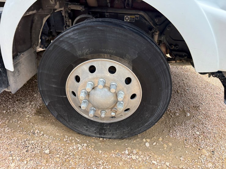 2016-kenworth-t800-image-15