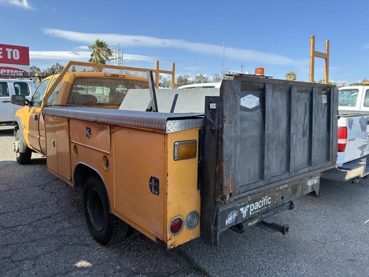 2001-chevrolet-3500-image-4