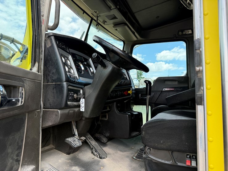 2015-kenworth-t800-image-9