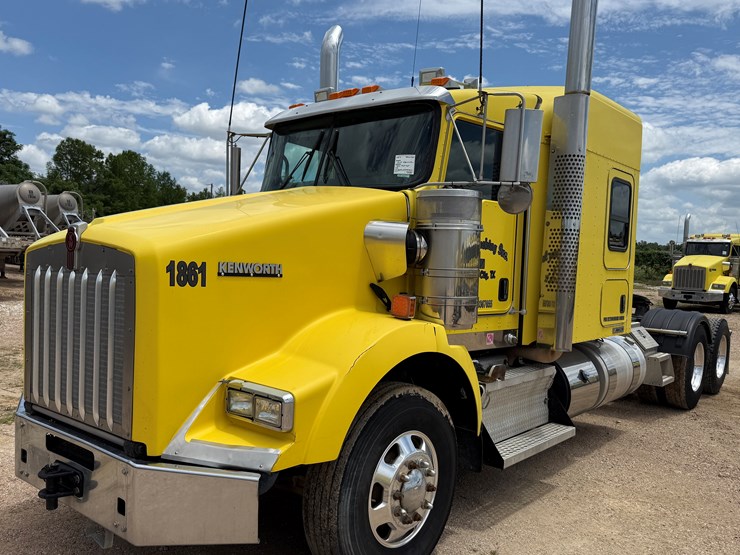2015-kenworth-t800-image-1
