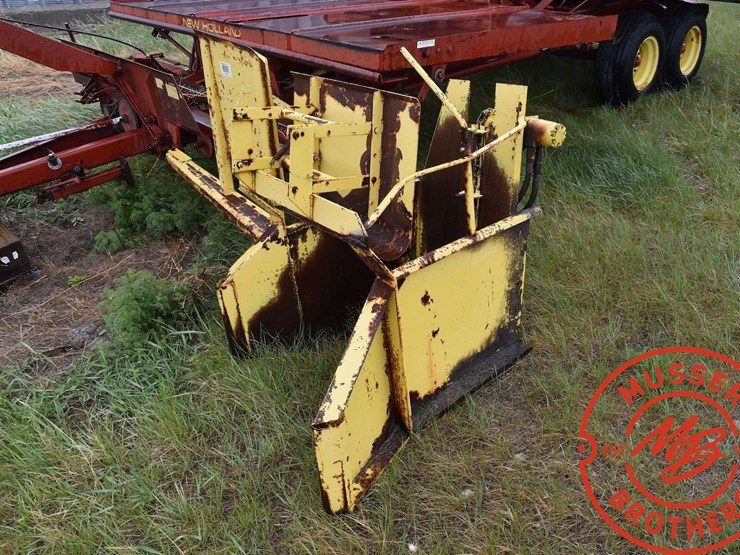 new-holland-1033-image-10