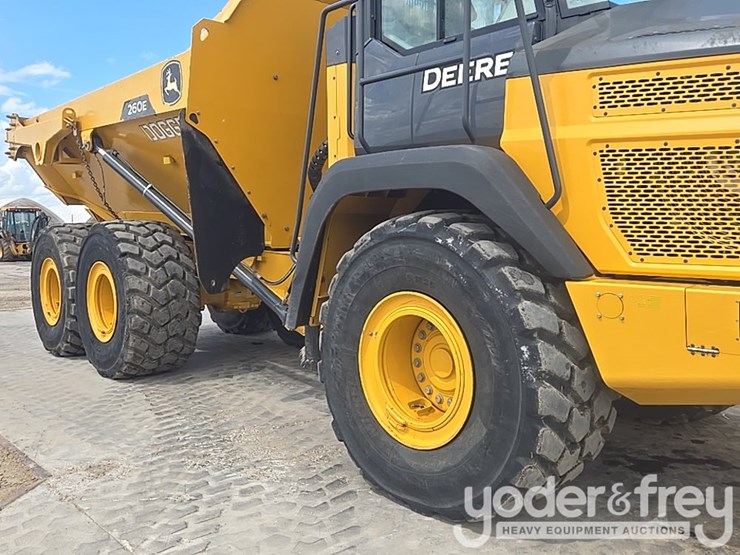 2023-deere-260e-image-12