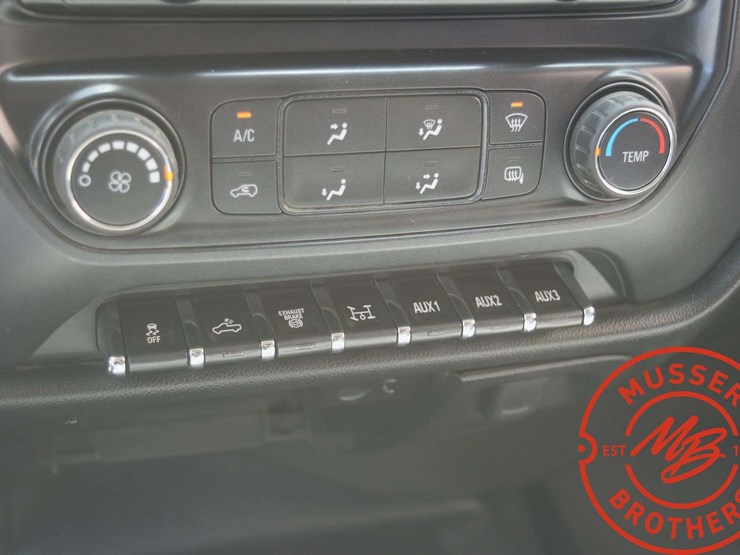 2015-chevrolet-3500-image-42