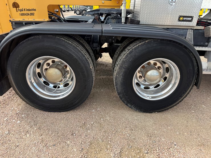 2012-peterbilt-389-image-16