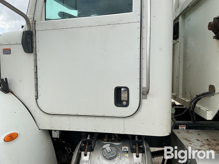 2015-peterbilt-337-image-18
