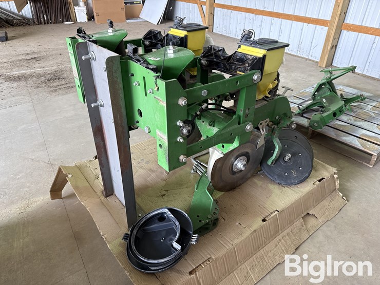 john-deere-planter-row-unit-image-3