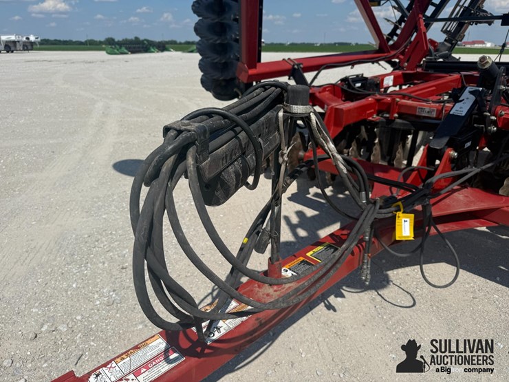 2008-case-ih-330-image-11