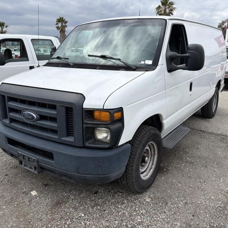 2013 FORD E350 SD