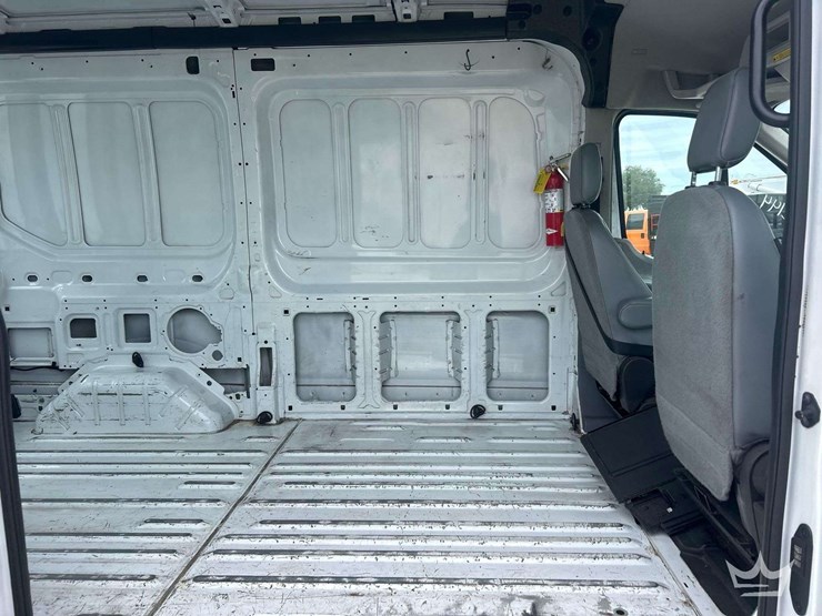 2016-ford-transit-image-28