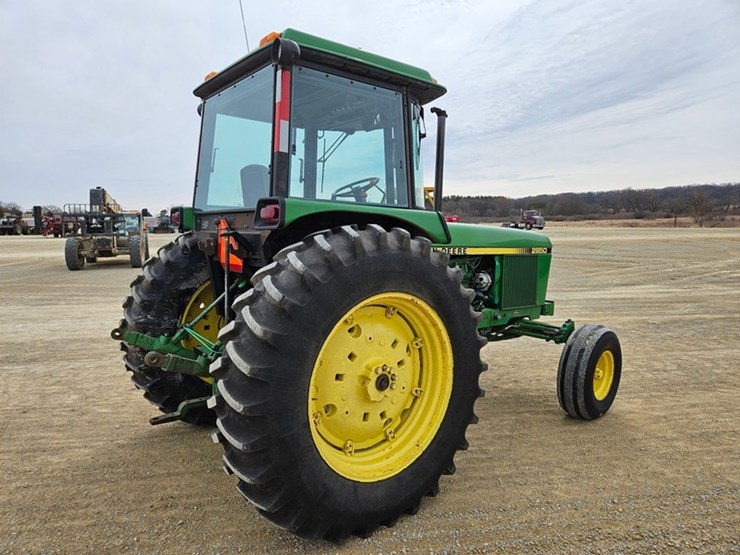 john-deere-2950-image-5