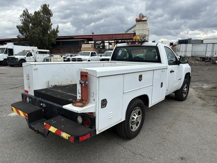 2011-chevrolet-2500hd-image-3
