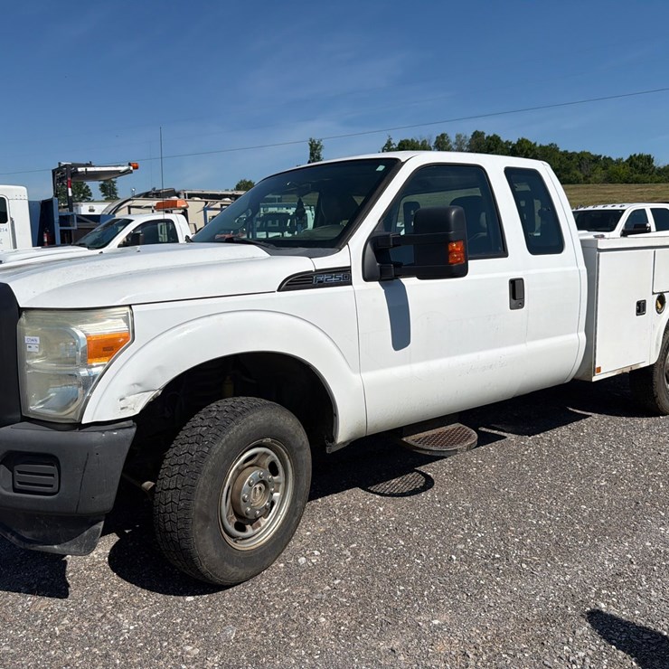 2011 FORD F250 XL