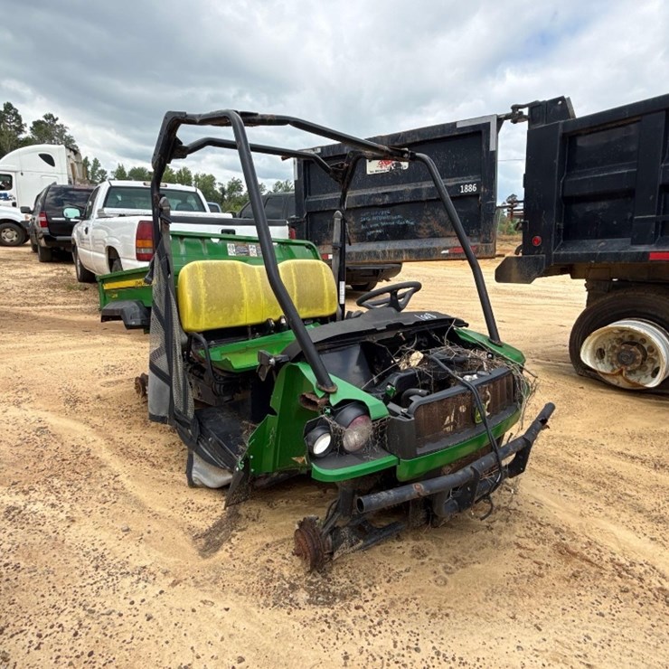 JOHN DEERE GATOR