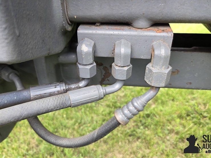 new-holland-tm165-image-12