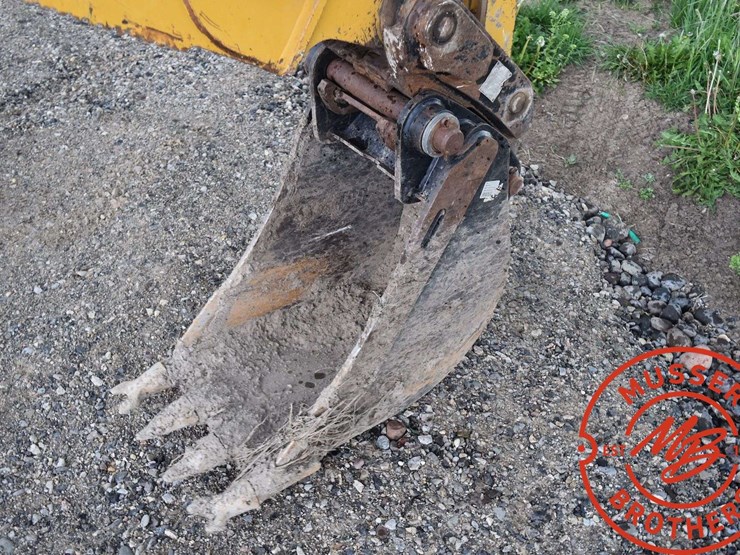 2016-caterpillar-420f2-it-image-51
