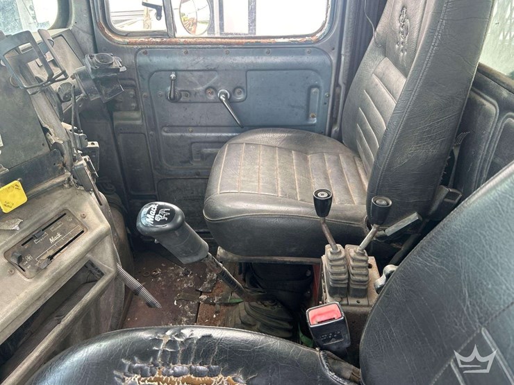 1998-mack-dm690s-image-16