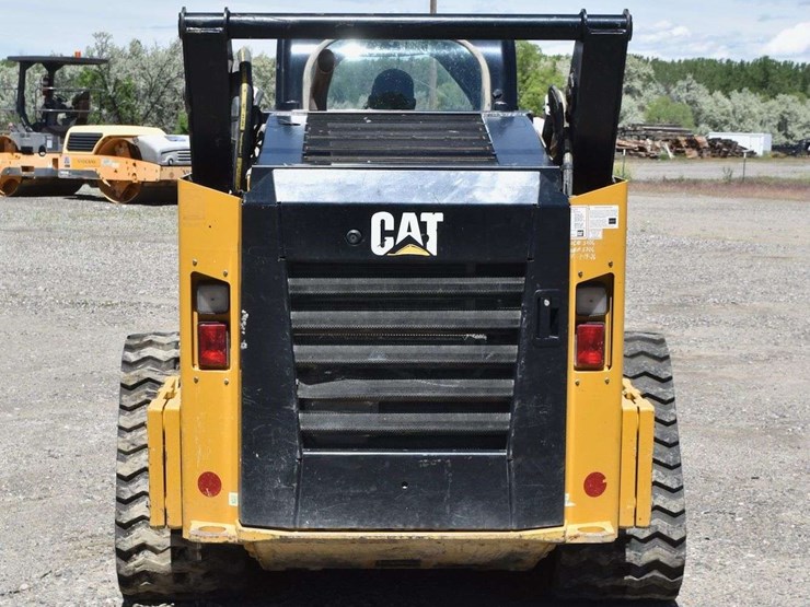 2016-caterpillar-d2-image-8