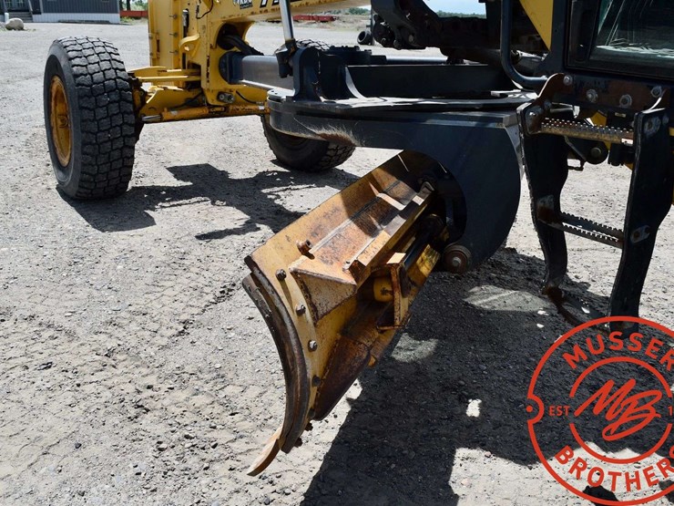 2008-deere-772d-image-32