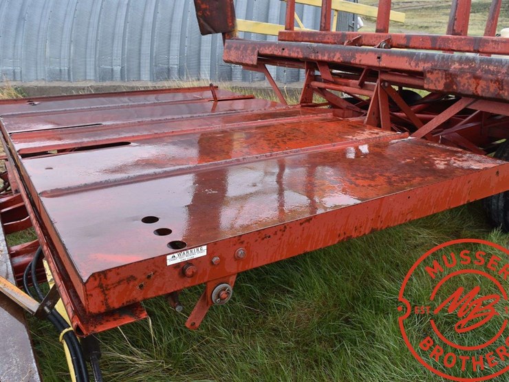 new-holland-1033-image-14