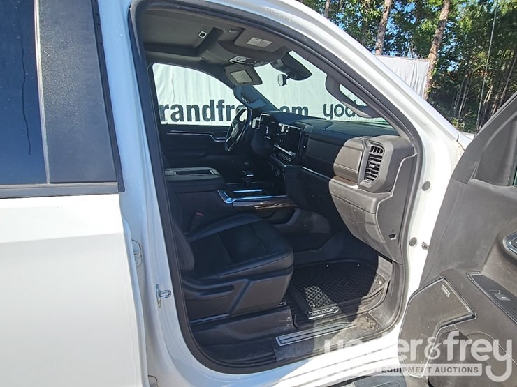 2022-chevrolet-1500-image-37