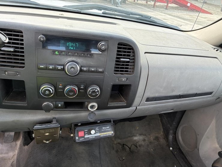 2011-chevrolet-2500hd-image-18