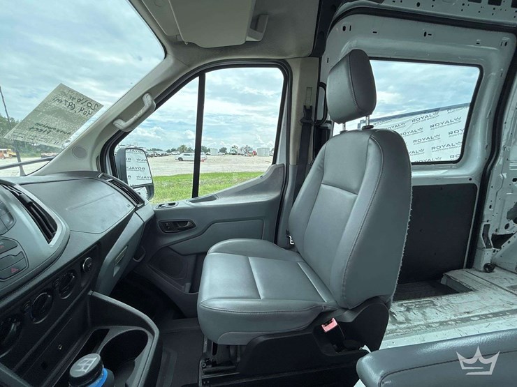 2016-ford-transit-image-19