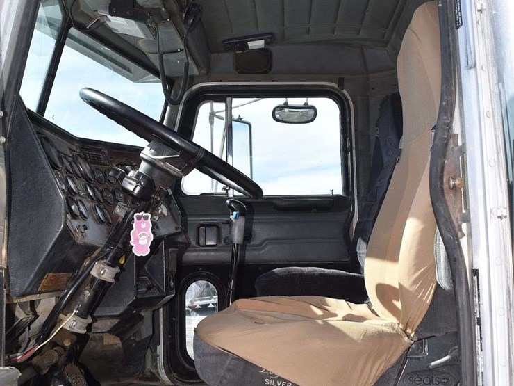 1994-peterbilt-379-image-42