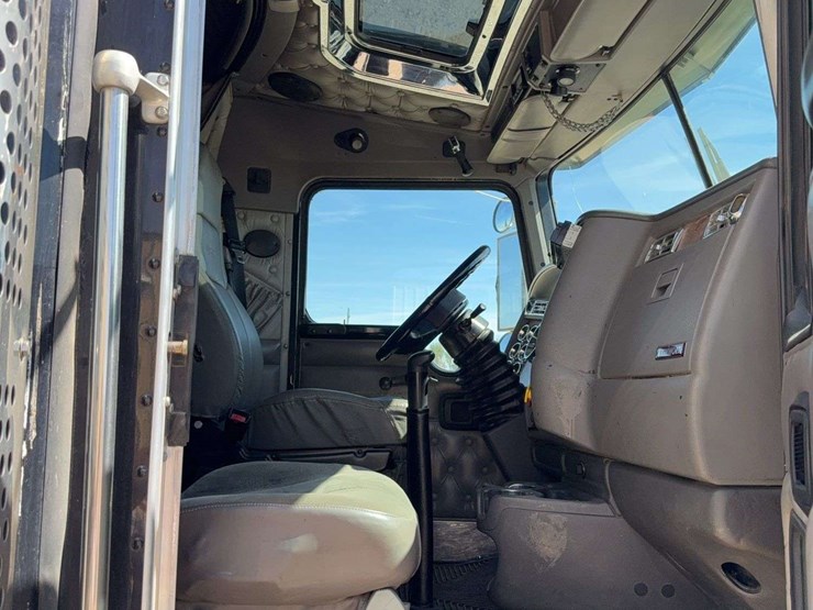 2005-kenworth-w900-image-54