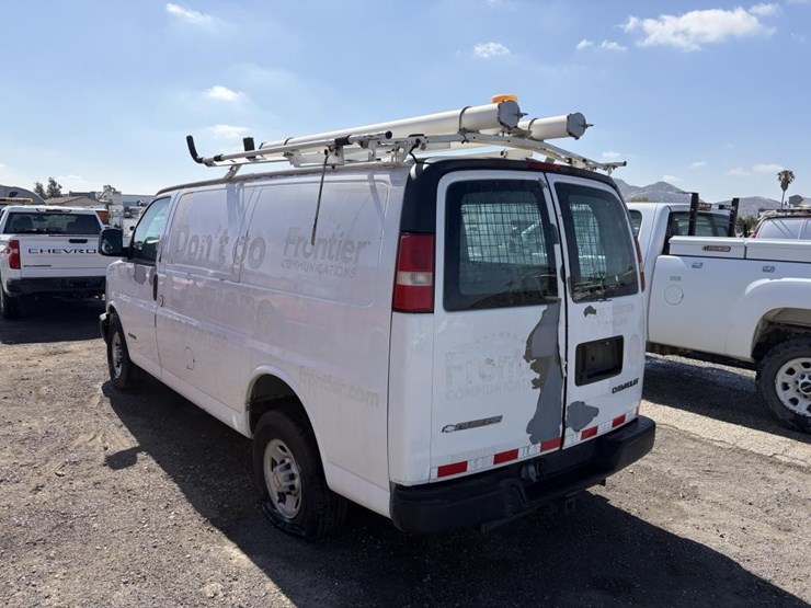 2004-chevrolet-express-2500-image-4