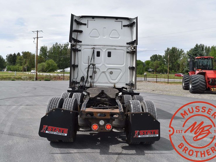 2017-freightliner-cascadia-125-image-7
